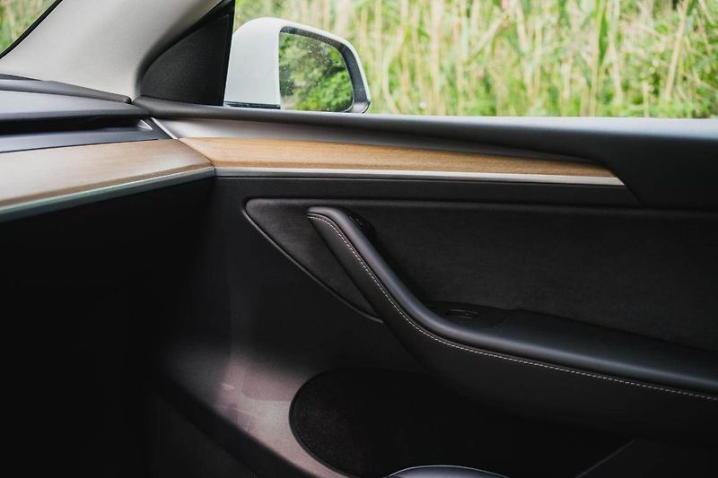 Tesla Model Y (2022) Long Range AWD 79kWh, SoH 91% - fotka 25 z 27