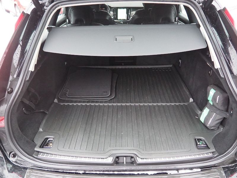 Volvo V90 (2022) B4, Momentum Pro - fotka 15 z 50