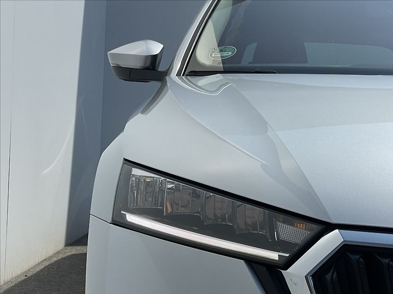 Škoda Octavia 2,0 TDI Combi Ambition Plus - fotka 21 z 24