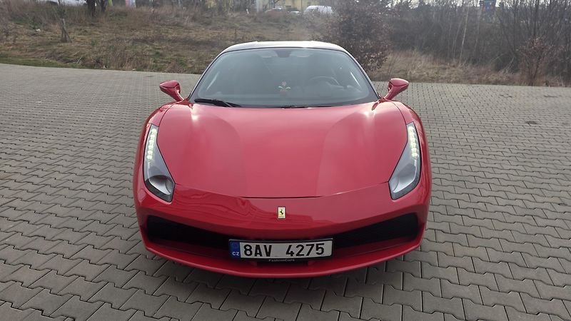 Ferrari 488 (2016) jako nové plný servis ZÁRUKA - fotka 2 z 16