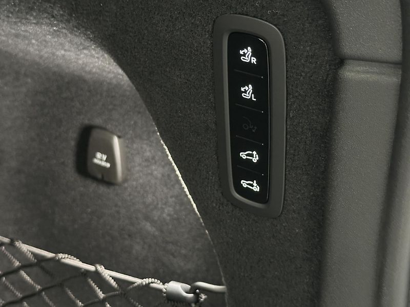 Volvo EX90 (2024) PURE ELECTRIC TWIN ULTRA 7míst - fotka 28 z 46