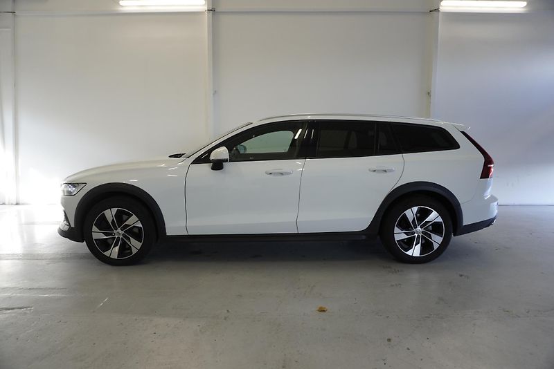 Volvo V60 (2019) CROSS COUNTRY 2,0 D4 AWD AUT. - fotka 8 z 33