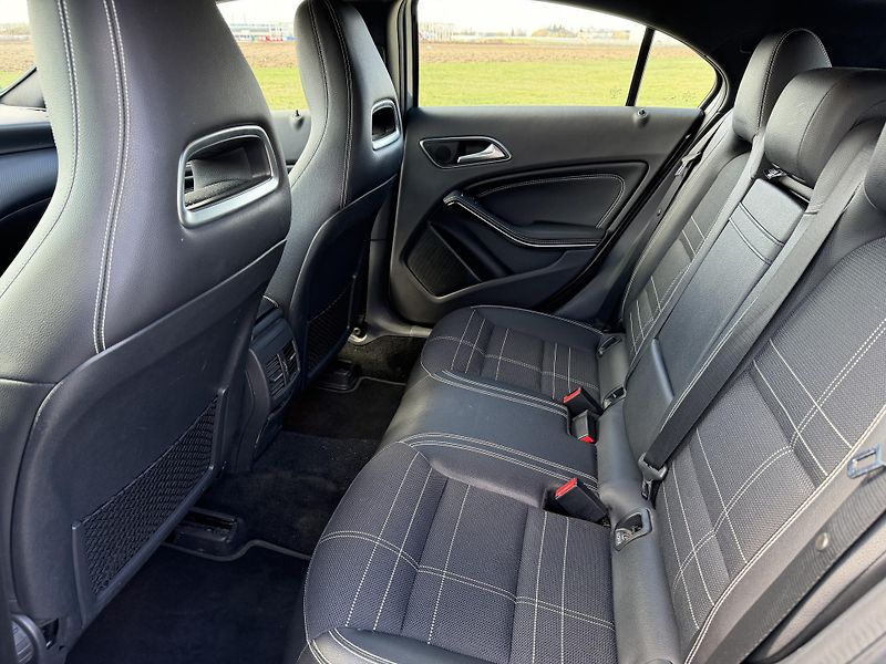 Mercedes-Benz Třídy A 180i LED NAVI KAMERA SERVISKA - fotka 30 z 40