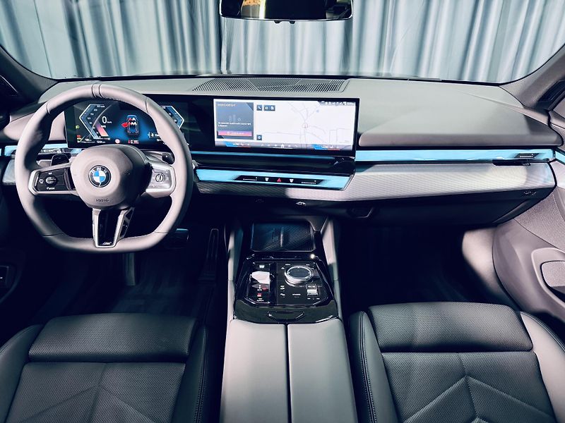 BMW Řada 5 (2025) 520i*ZÁRUKA*TAŽNÉ*HARM&KARDON - fotka 38 z 43