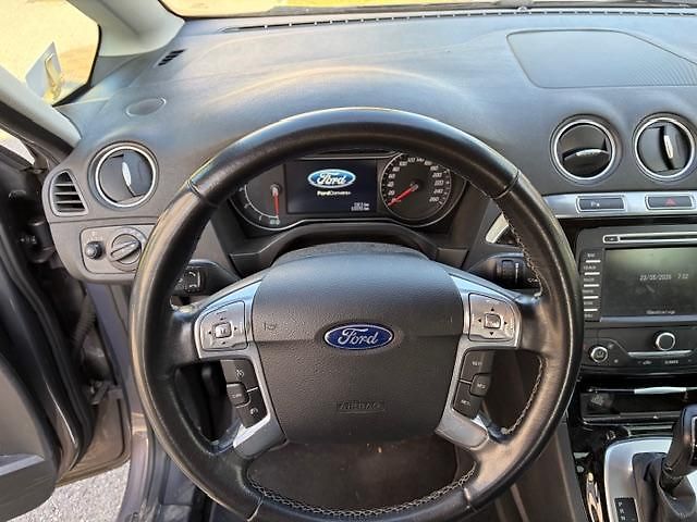 Ford S-MAX (2013) 2.0 Titanium, 7 míst - fotka 3 z 10