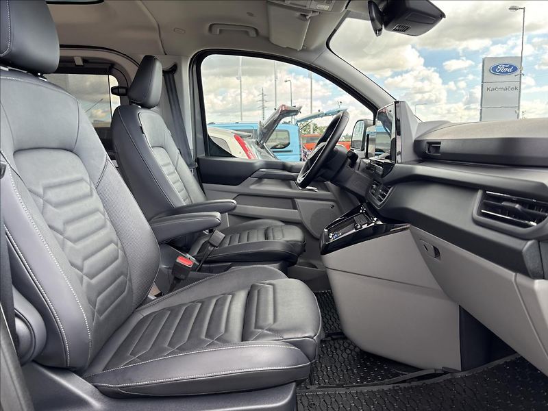 Ford Tourneo Custom 2,5 PHEV 171kW Titanium X L1 - fotka 28 z 59