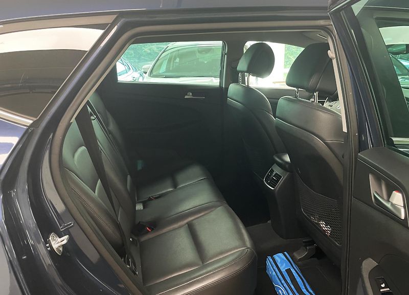 Hyundai Tucson 2.0 CRDi, PREMIUM - REZERVACE - fotka 13 z 29