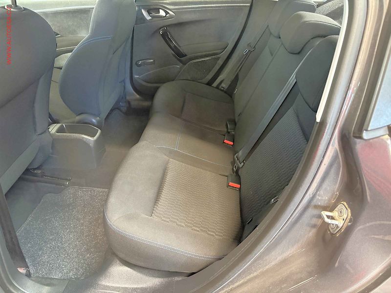 Peugeot 208 (2019) 1.2 PT, AC, temp - fotka 10 z 16