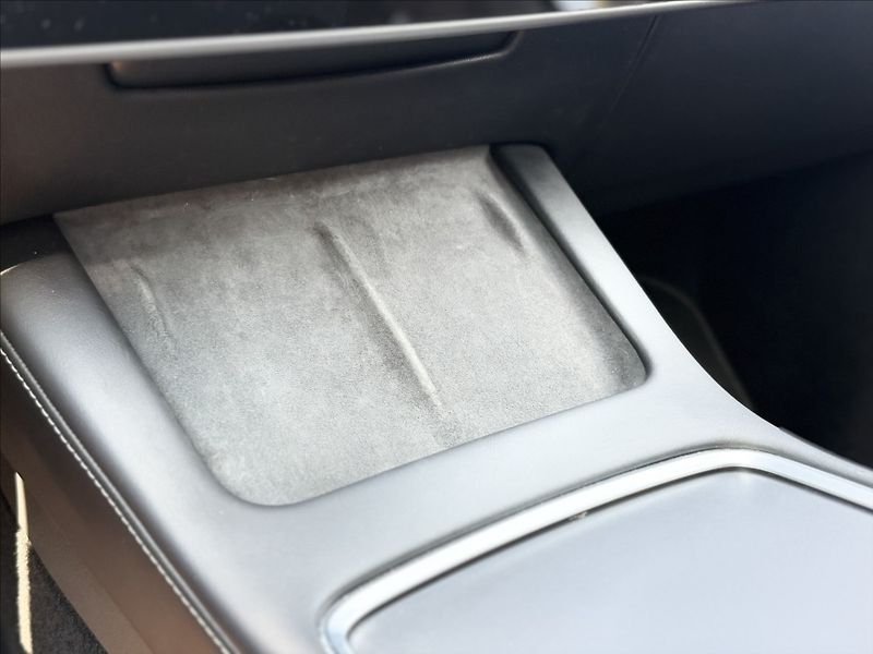 Tesla Model Y 0,0 220kW NOVÉ V ČR DPH 38tKm - fotka 18 z 34