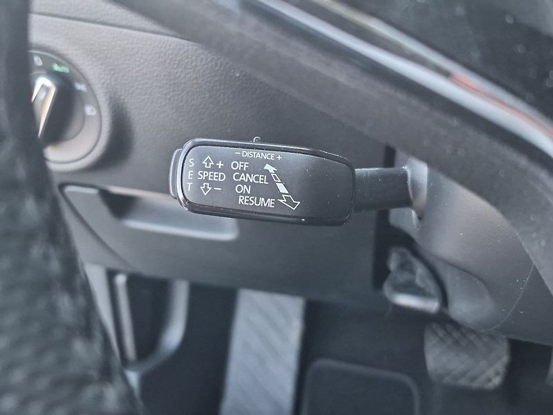 Škoda Superb Combi 2.0 TSI DSG Style+ 140 k - fotka 16 z 25