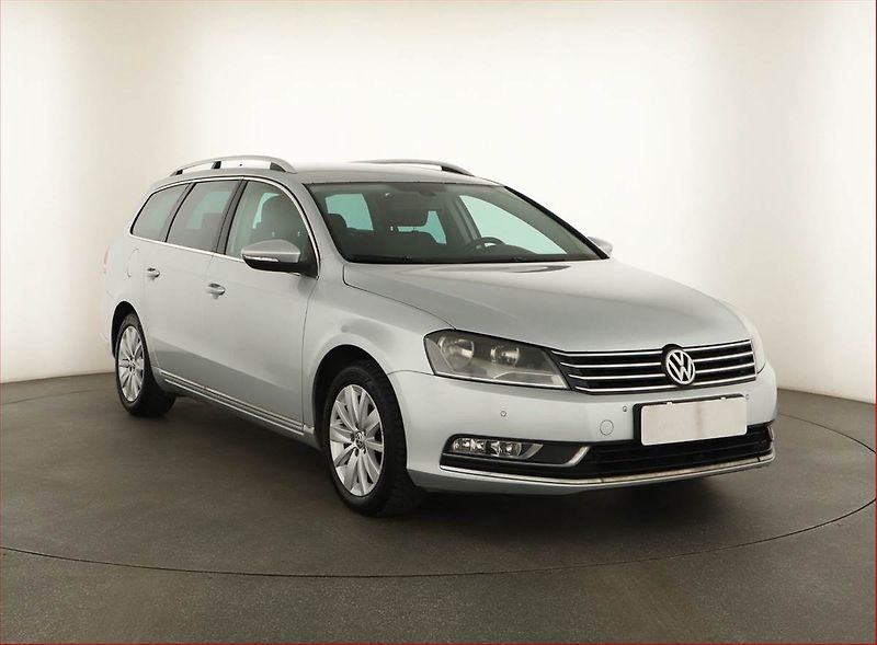 Volkswagen Passat (2012) 1.6 TDI, Navi, Tempomat - fotografie inzerátu