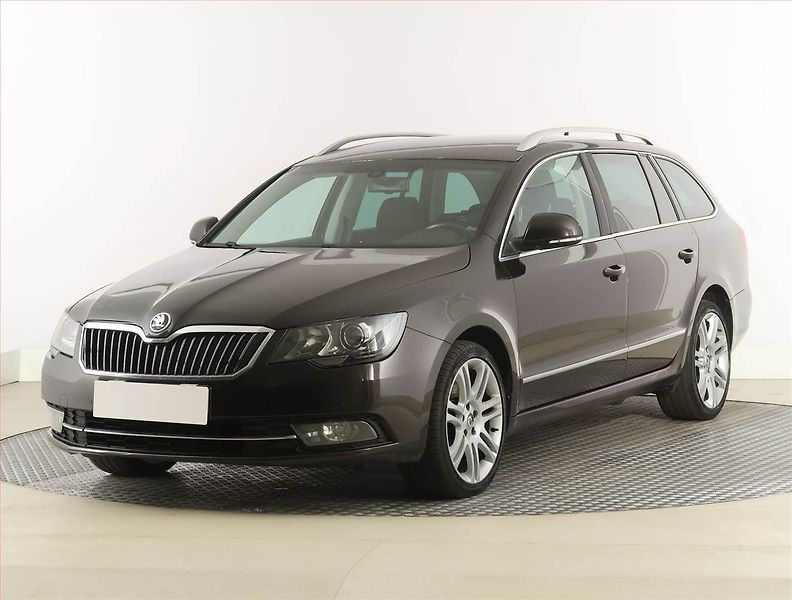 Škoda Superb (2014) 2.0 TDI, Navi, Xenony - fotka 2 z 26