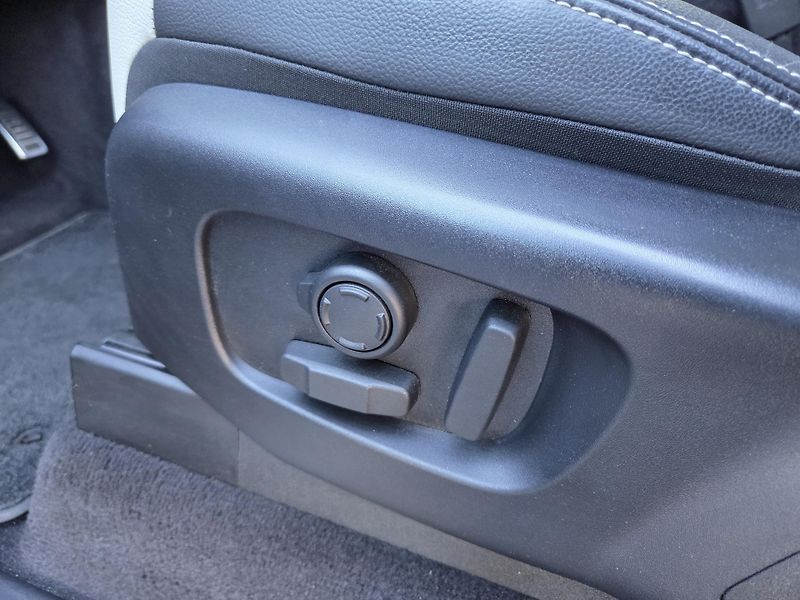 Land Rover Discovery D350 R-Dynamic HSE Pano HUD TZ - fotka 18 z 41