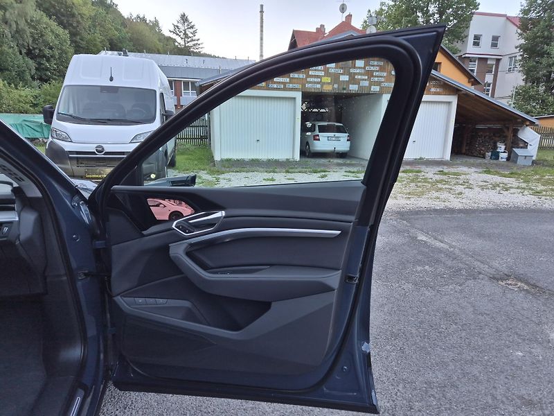 Audi e-tron SPORTBACK 300kw SOH 97,2% - fotka 37 z 45
