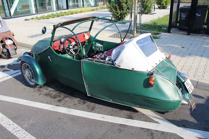 V retro auto muzeu Veteráni Litvínov měli ve středu zastávkou účastníci Velorex čundru 2024 na svém putování po severních Čechách. S nejstarším Velorexem z roku 1962 jede Petr Žůrek ze Světlé nad Sázavou.
