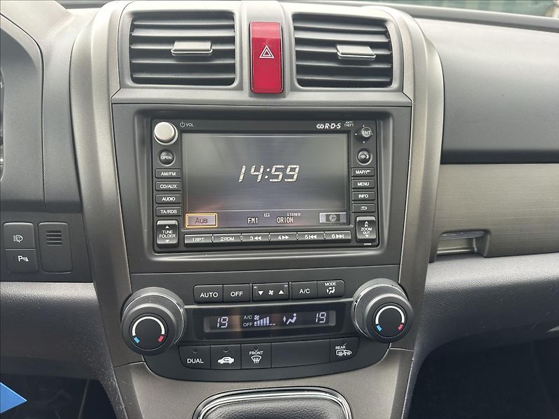 Honda CR-V 2,0 4x4 Executive TAŽNÉ TOP - fotka 16 z 26
