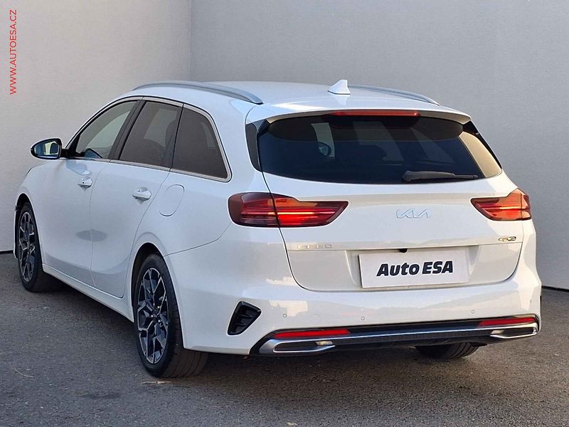 Kia Ceed (2023) 1.5 T-GDi, 2.maj,ČR, GT-line - fotka 6 z 19