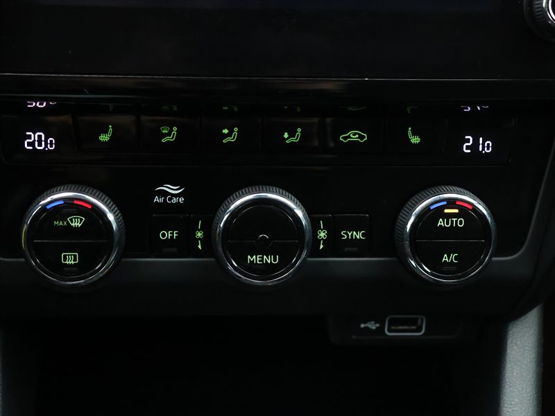 Škoda Octavia 2,0 TDI 110kW Style Plus LED - fotka 17 z 25