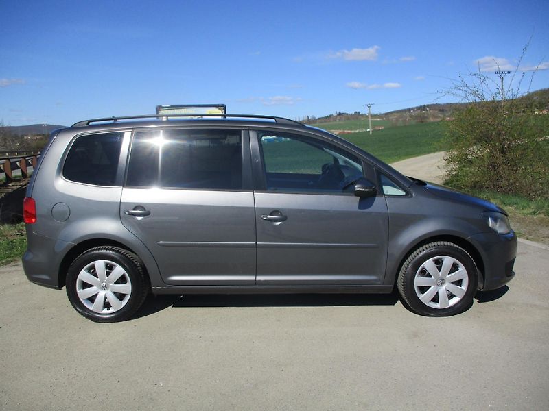 Volkswagen Touran 1,6 TDi CL BlueMotion*TAŽ.ZAŘ. - fotka 6 z 46