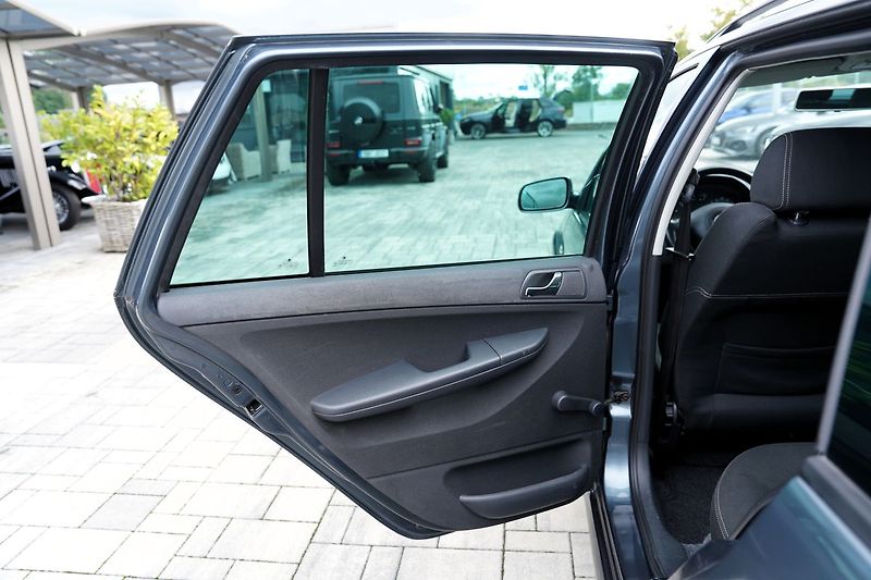 Škoda Fabia 1.4 16V Ambiente Combi 80PS - fotka 17 z 34