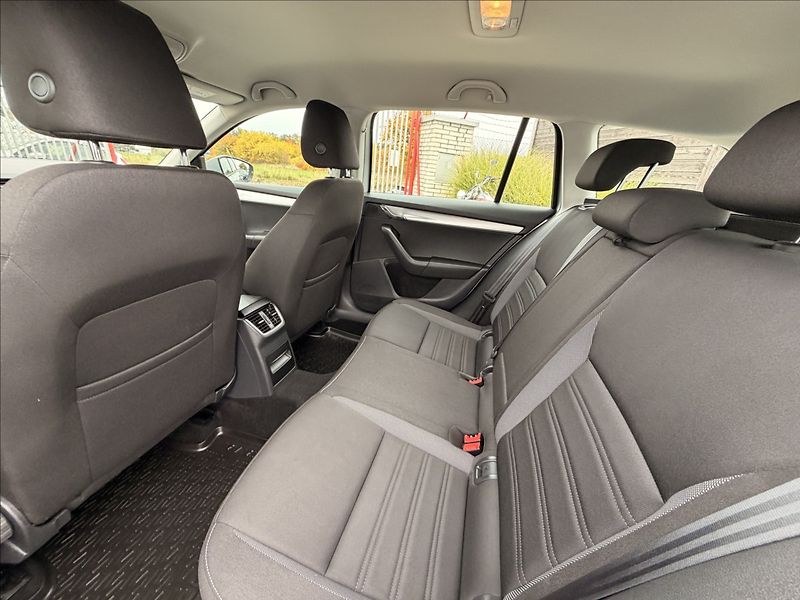 Škoda Octavia 2,0 TDI 110kW 6KVALT - fotka 20 z 32