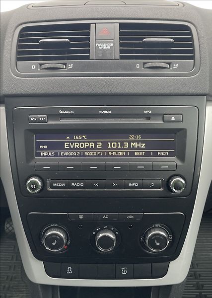Škoda Yeti 1,2 TSi,77kW,serv.kn.,Po servi - fotka 14 z 20