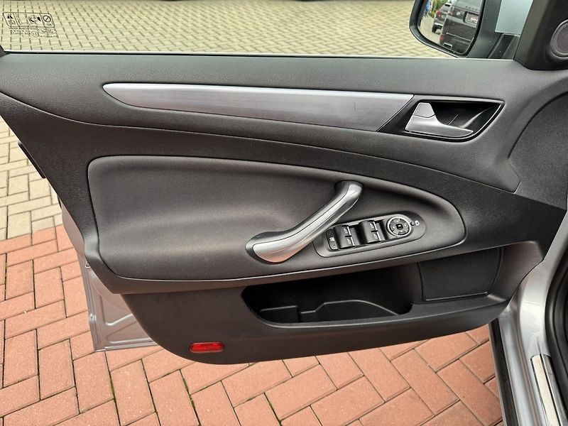 Ford Mondeo (2013) 1.6i EcoBoost Titanium Xenony - fotka 26 z 50