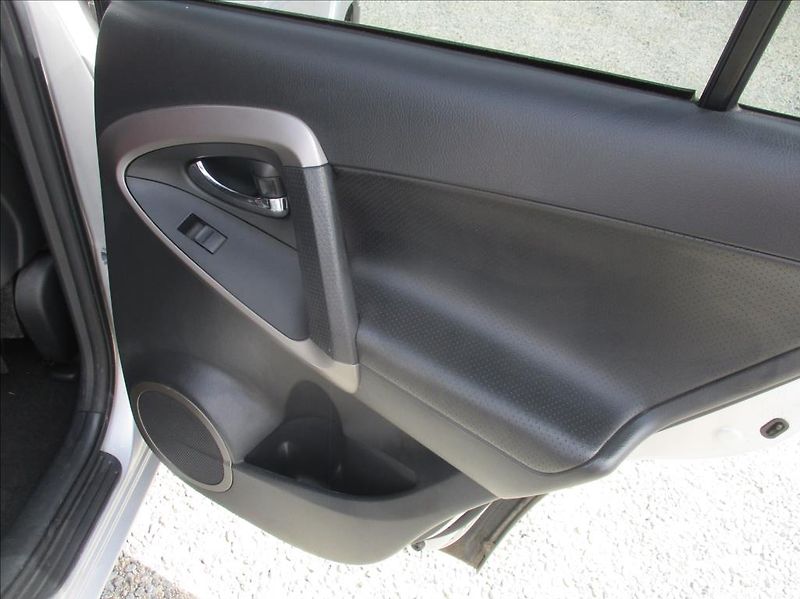 Toyota RAV4 2,2 D, 4x4, aut klima,kamera, - fotka 12 z 34