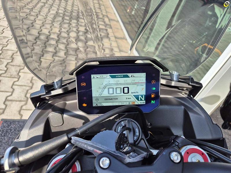 Aprilia Tuono V4 1100 RR (2024) E5 - AKČNÍ CENA - fotka 18 z 38