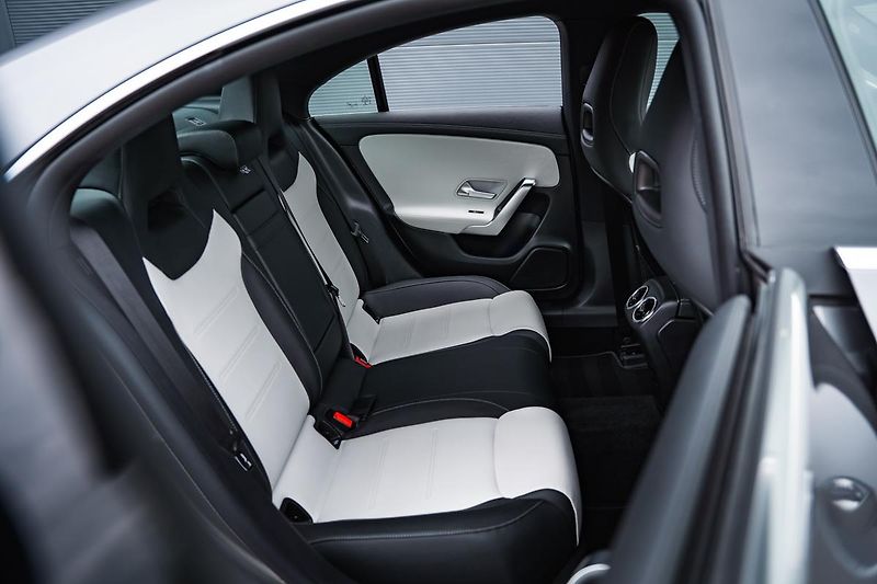 Mercedes-Benz CLA (2022) AMG CLA 45 s 4Matic+ - fotka 39 z 121