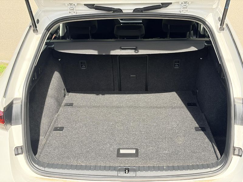 Škoda Octavia 2.0TDI DSG 4x4 STYLE MATRIX - fotka 39 z 45