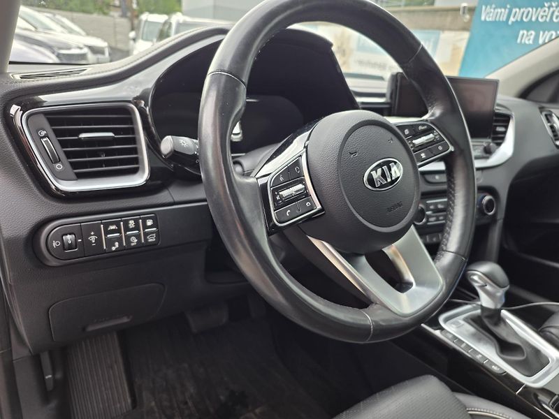 Kia XCeed (2020) 1.6-PLUG-IN HYBRID-1.MAJITEL - fotka 17 z 19