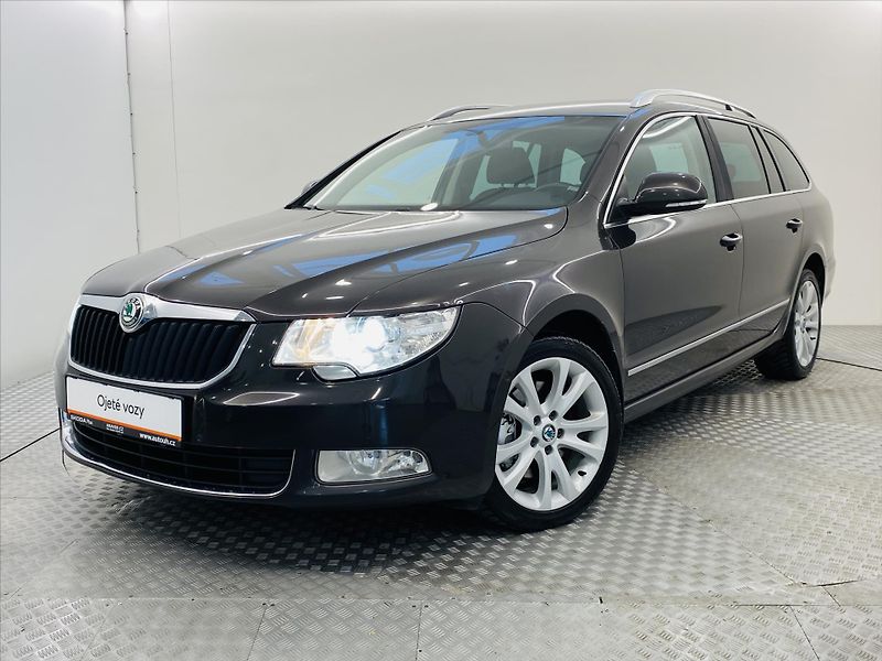 Škoda Superb 2,0 TDI DSG 103kW Bi-Xenon Ele - fotka 1 z 26