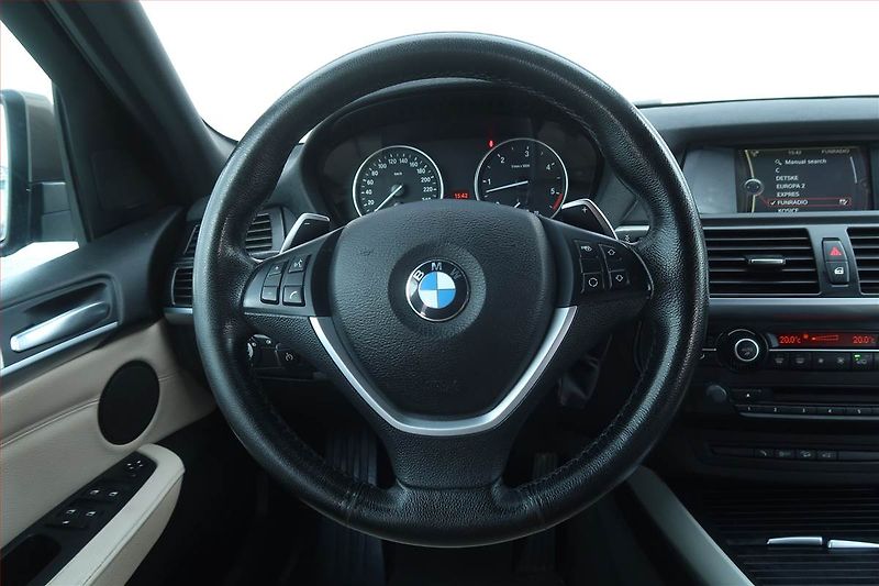 BMW X5 (2013) xDrive30d, 4X4, Automat - fotka 17 z 26