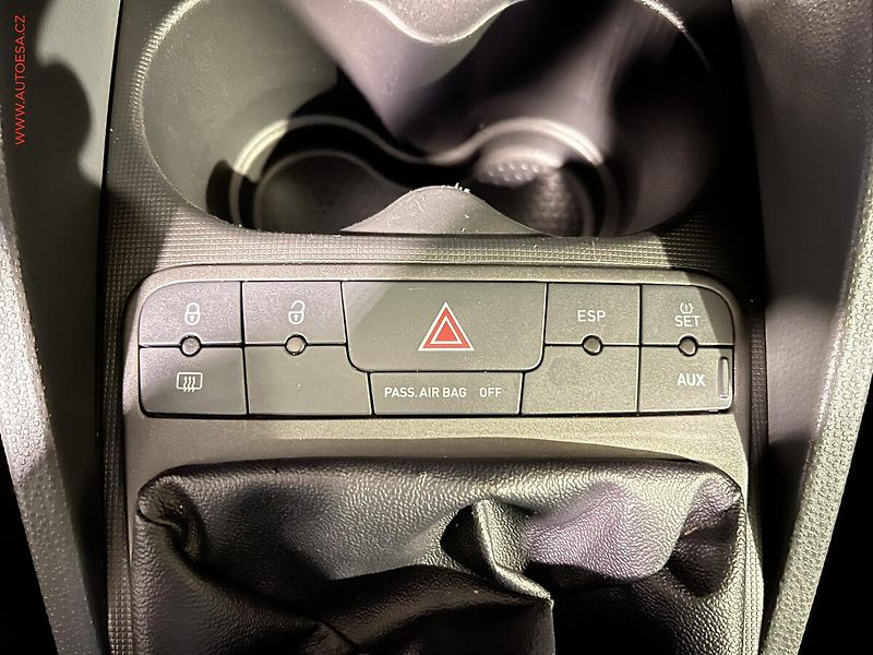 Seat Ibiza (2011) 1.2 TSi, klima, el. okna - fotka 14 z 14