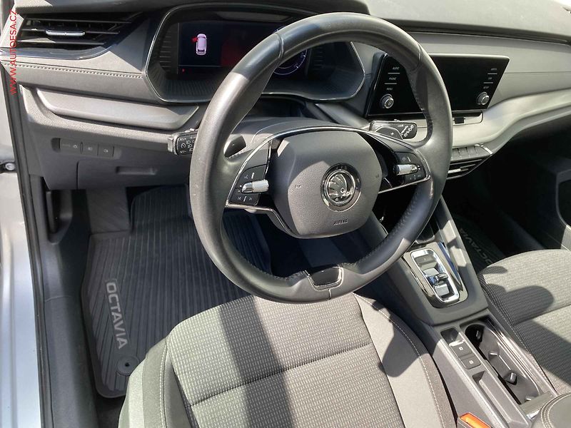 Škoda Octavia (2023) 2.0 TDi, 2.maj,ČR, Ambition - fotka 12 z 18
