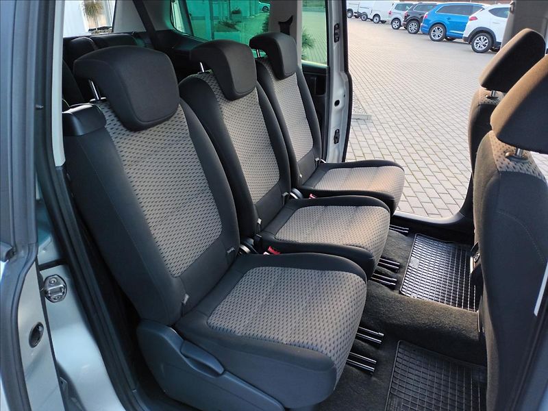 Volkswagen Sharan 2,0 TDI,7MÍST,SERVISKA,VÝHŘEV - fotka 23 z 46