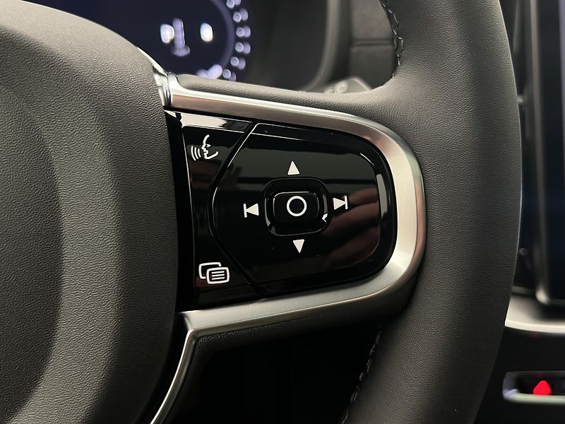 Volvo XC90 (2026) B5 AWD BLACK EDITION PLUS - fotka 23 z 49