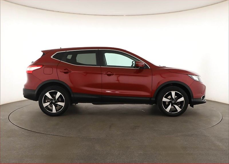 Nissan Qashqai (2016) 1.2 DIG-T, ČR,1.maj, Navi - fotka 6 z 18