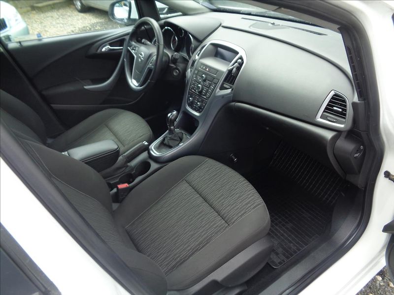 Opel Astra 1,7 - fotka 9 z 17