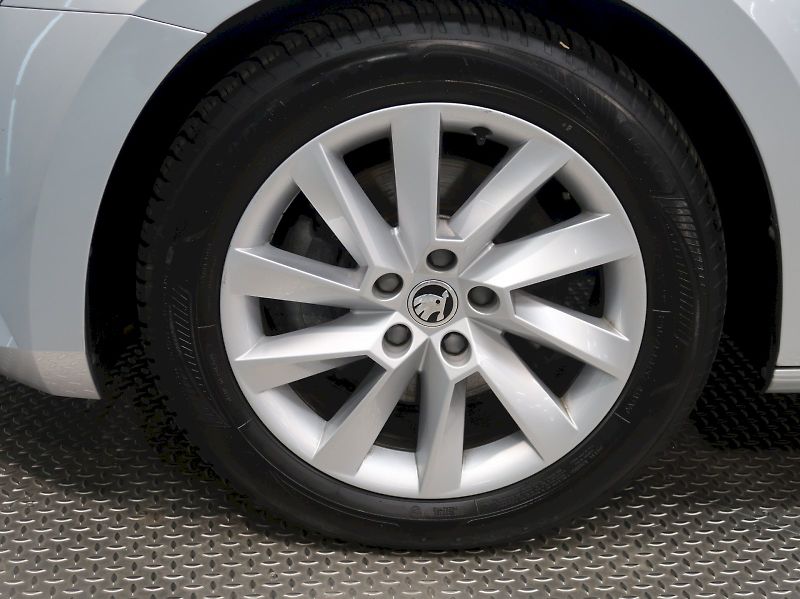 Škoda Superb (2021) STYLE  1.5TSI 110KW DSG - fotka 12 z 39
