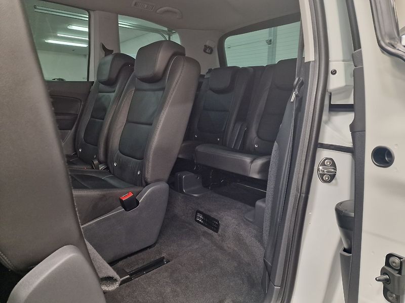 Volkswagen Sharan (2020) 130kW 4M GT DSG 2020 | Záruka - fotka 24 z 73