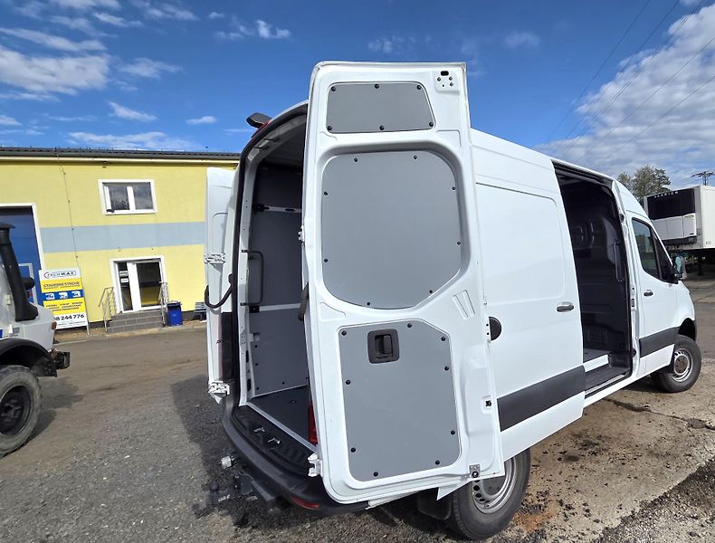 Mercedes-Benz Sprinter (2024) 4x4 V6! 3.0D 2500 Cargo  - fotka 4 z 39