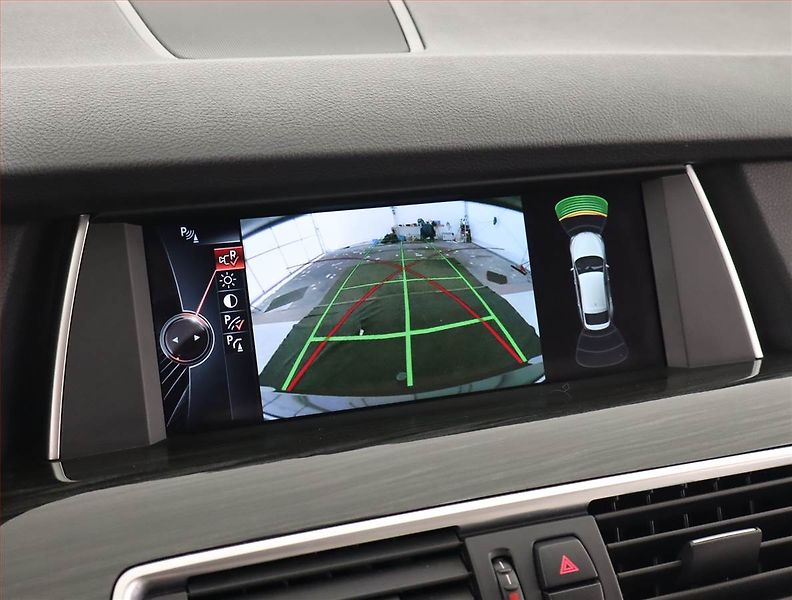 BMW Řada 5 (2017) 530d xDrive GT - fotka 23 z 26