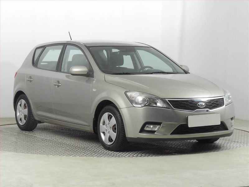 Kia Ceed (2010) 1.4 CVVT, Serv.kniha, Tempomat - fotografie inzerátu