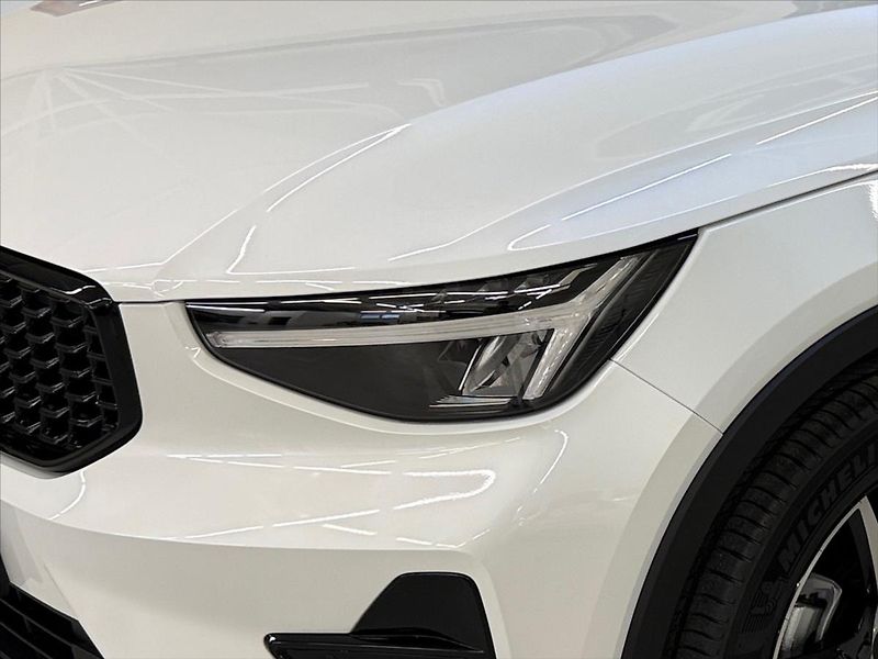 Volvo XC40 (2025) 2,0 B4 FWD Plus Dark 5143 - fotka 5 z 15