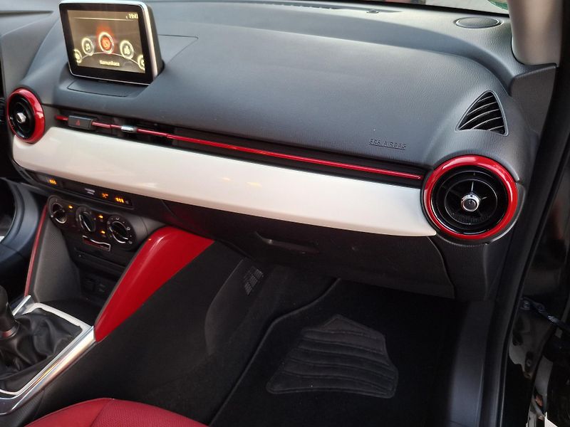 Mazda 2 1.5 benzin  - fotka 38 z 41