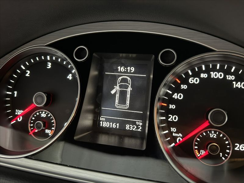Volkswagen Passat 2,0   TDI DSG R-LINE 130kW NAV - fotka 14 z 39