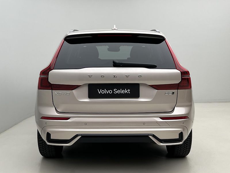 Volvo XC60 B5 AWD DARK PLUS AUT CZ - fotka 12 z 49