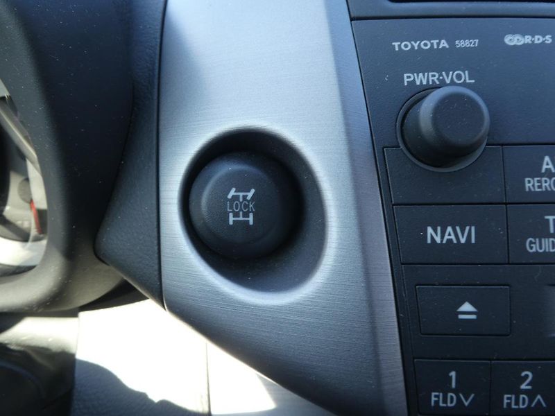 Toyota RAV4 (2006) 2.0i 112kW REZERVOVANO - fotka 17 z 28